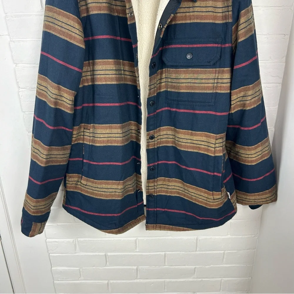 The North Face Men’s Striped Thick Sherpa Shacket Button Front Light Jacket